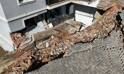 İzmir'de istinat duvarının çöktü