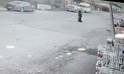 Kamyonetin kasasının kapağı açıldı! Kapak, yayayı yaraladı