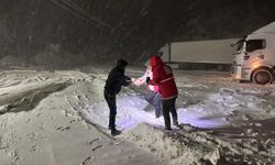 Kızılay ve AFAD'dan Karda Mahsur Kalanlara Kumanya