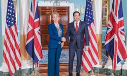 Mark Rubio Yvette Cooper ile görüştü