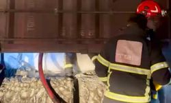 Osmaniye'de devrilen TIR'da yangın çıktı