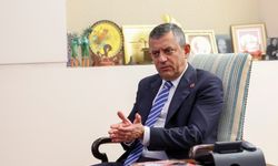 Özgür Özel, şehit ve gazi derneklerinin temsilcileriyle bir arada