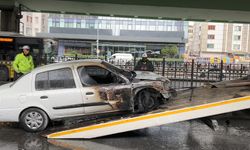 Şişli'de otomobili alevler sardı