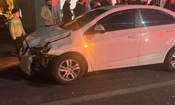 Teravih yolunda facia: Otomobil gelin ve kaynanaya çarptı