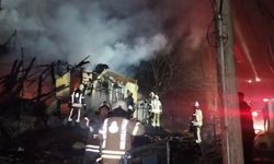 Üsküdar'da Metruk Bina Yandı