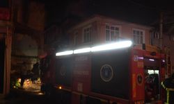 Bursa'da Metruk Bina Yandı