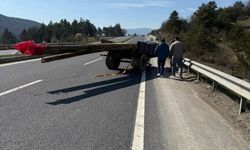 Devrilen traktörün altında kalan sürücü hayatını kaybetti