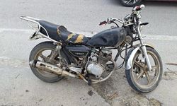 Emniyete imza vermeye plakasız motosikletle gitti