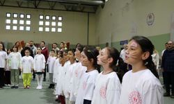 Eski Milli Sporcu İpek Soylu'dan Çocuklara Tenis Dersi