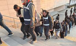 Eskişehir merkezli yasa dışı bahis ve dolandırıcılık operasyonu: 49 şüpheli adliyede