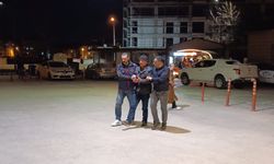 Ev hapsi cezasını ihlal etti, dolmuşta yakalandı