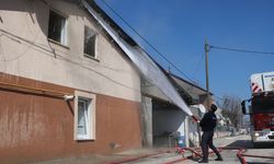 Evi ve mobilya atölyesi küle döndü