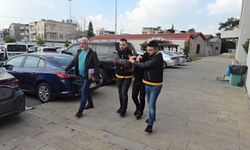 Fiyat sormak için girip cep telefonunu çaldı