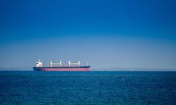 İran, Basra Körfezi'nde ABD'ye ait bir petrol tankerini vurdu