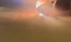 İstanbul'da seyir halindeki otomobil alev aldı