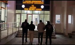 İzmir'de Kendilerini Polis Olarak Tanıtıp, 2 Kişiyi Gasbettiler