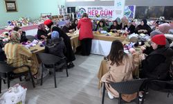 Kadınlardan tedavi gören çocuklara oyuncak