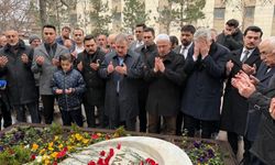 Mustafa Destici, Yazıcıoğlu'nun kabrini ziyaret etti