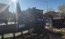 Önce evini yaktı sonra ailesinin çay ocağına zarar verdi