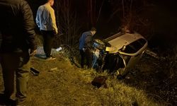 Otomobiller çarpışarak, kanala düştü!