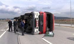 TIR virajı alamayınca devrildi