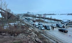 Yüksekova'da kapanan yollar ulaşıma açıldı