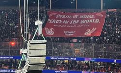 Liverpool taraftarlarından Atatürk pankartı: “Yurtta sulh, cihanda sulh”