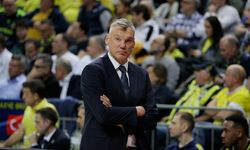 Jasikevicius Dubai’de Mahsur Kaldı! Fenerbahçe Beko’dan Açıklama
