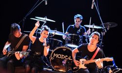 Model Grubundan 10 Sene Sonra Bayram Sürprizi!