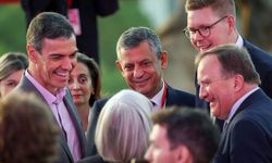 Özgür Özel, Barselona’da liderlerle bir araya geldi