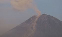 Semeru Yanardağı'nda 4 patlama