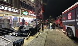 Sivas'ta otomobil kazası: 2 iş yerinde hasar