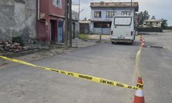 Babasının kullandığı minibüsün altında kaldı