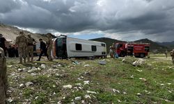 Diyarbakır'da midibüs devrildi: Ölü ve yaralılar var