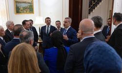 Hakan Fidan Londra'da Türk iş insanlarıyla bir araya geldi