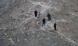 Heyelandan dolayı kapanan Hakkari-Van kara yolu ulaşıma açıldı