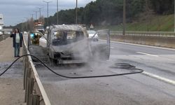 İstanbul'da seyir halindeki hafif ticari araç alev aldı