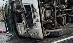 Karayolları Bakım Aracı ve Tır Çarpıştı