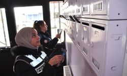 Kars'ta polisler dolandırıcılara karşı uyarıda bulundu