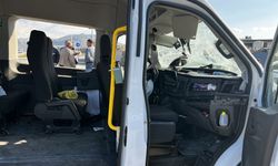 Kayseri'de İşçi Servis Minibüsüyle Kamyon Çarpıştı