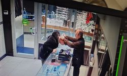 Kendisini polis olarak tanıtıp bilezik hırsız yakalandı