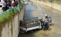 Kocaeli'de kamyonet dereye uçtu!