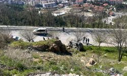 Otomobilin el freni çekilmeyince şarampole yuvarlandı