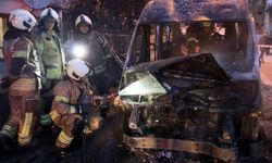 Park halindeki servis minibüsü alev aldı