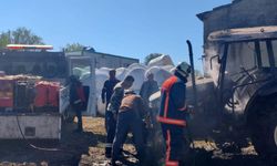 Park halindeki traktör alev alev yandı