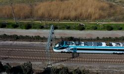 Türkiye'nin ilk hızlı treni saatte 225 kilometre hıza çıktı