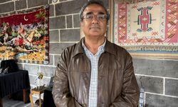 Ustalar Aşık Veysel'in şiirlerini obsidyenlere işledi