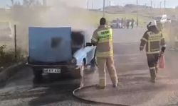 Yanan otomobiline müdahale ederken yaralandı
