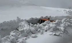 Erzincan’da Nisan Ayında 4 Metrelik Karla Mücadele