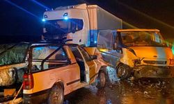 Yozgat'ta Minibüsle Pikap Çarpıştı